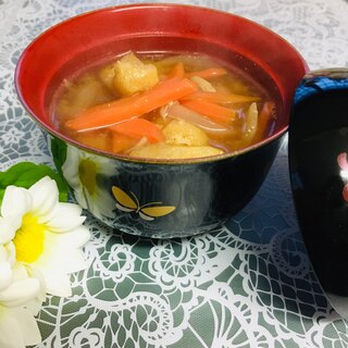 玉ねぎと人参と薄揚げのお味噌汁